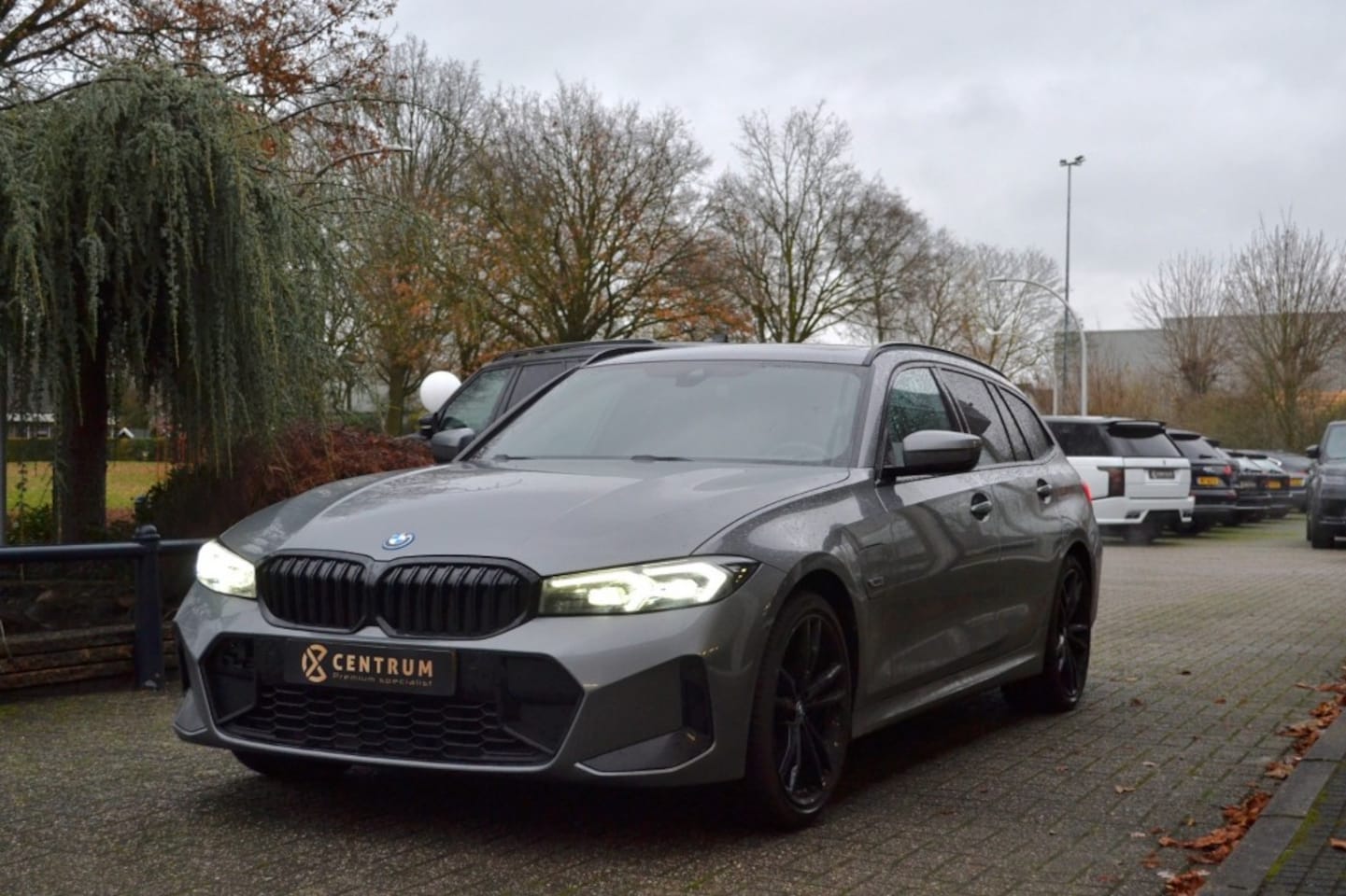 BMW 3-serie - 330e M-Sport / Pano / Leder - AutoWereld.nl