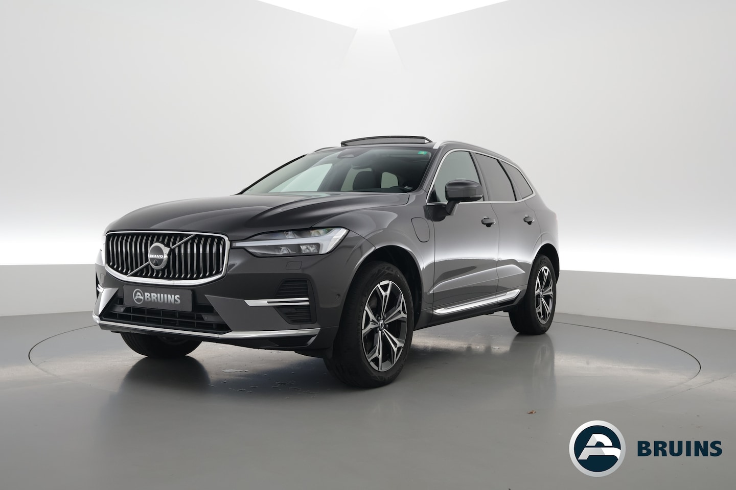 Volvo XC60 - 2.0 T6 Plug-in hybrid AWD Plus Bright | Long Range |Leer | Pano-dak | 360 camera | Trekhaa - AutoWereld.nl