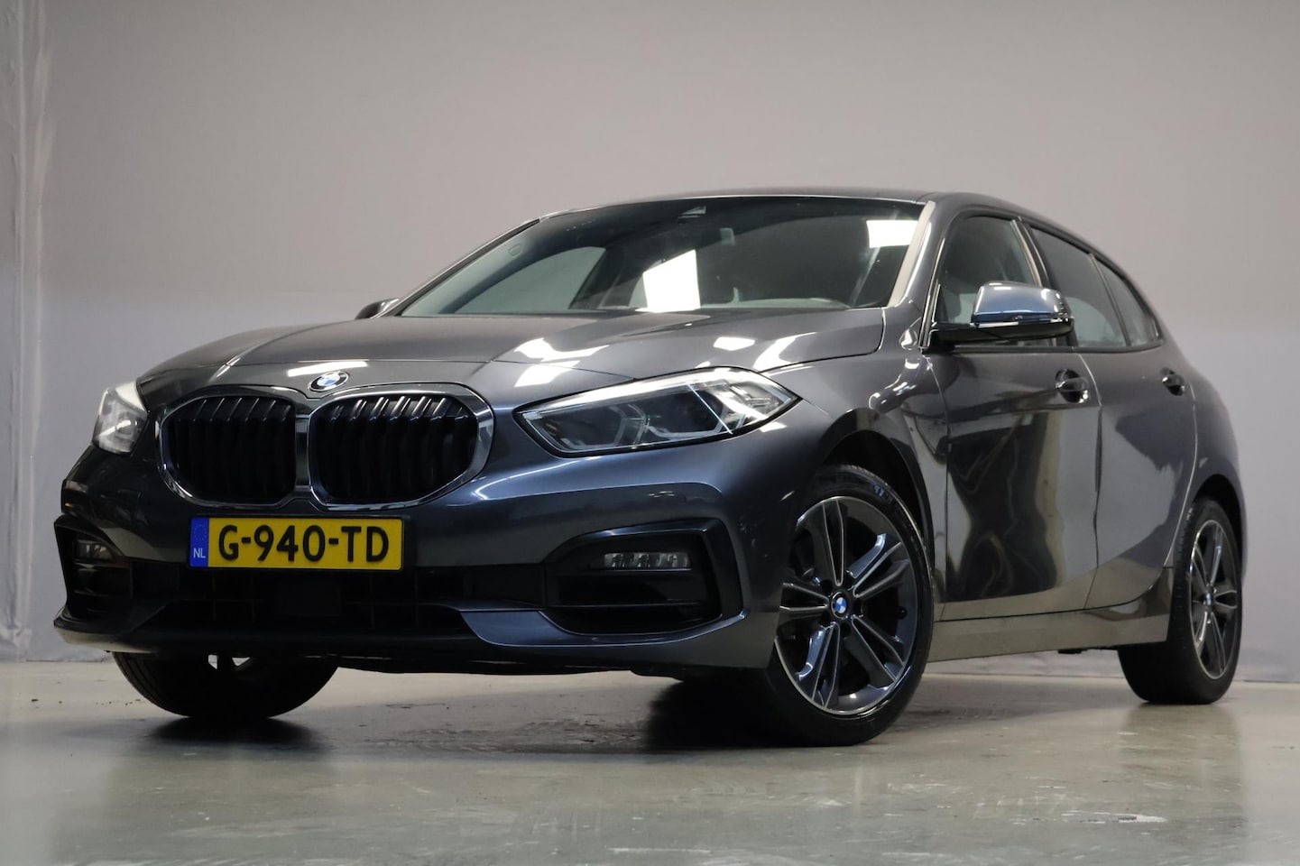 BMW 1-serie - 118i Executive Edition |AUT|Carplay|Sfeerverlichting - AutoWereld.nl