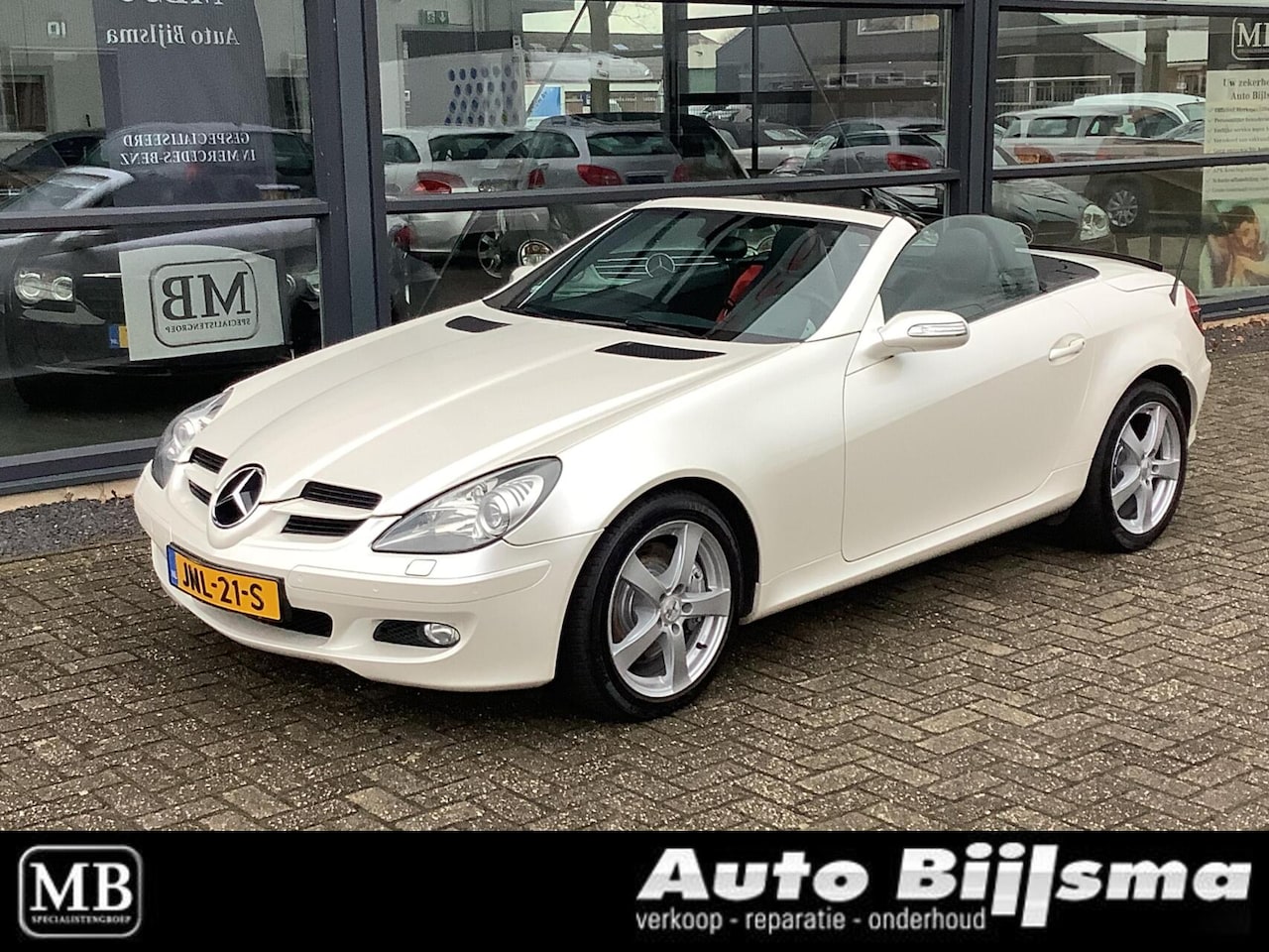Mercedes-Benz SLK-klasse - 200 K. Automaat, nekverwarming, xenon, parelmoer wit wrap, nette auto - AutoWereld.nl