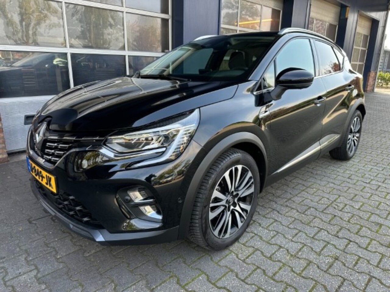 Renault Captur - 1.3 TCE INIT. PARIS.   LEER. 360 CAMERA.  TREKHAAK.  ALL.IN. - AutoWereld.nl