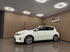 Toyota Auris - 1.8 Hybrid Executive * Dealer onderhouden / Navigatie / Stoelverwarming / Camera