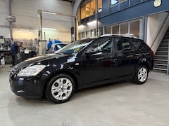 Kia Cee'd - Cee D 1.6 126pk | Airco | Lm velgen | Trekhaak | Nieuwe APK | NAP | Rijklaar prijs