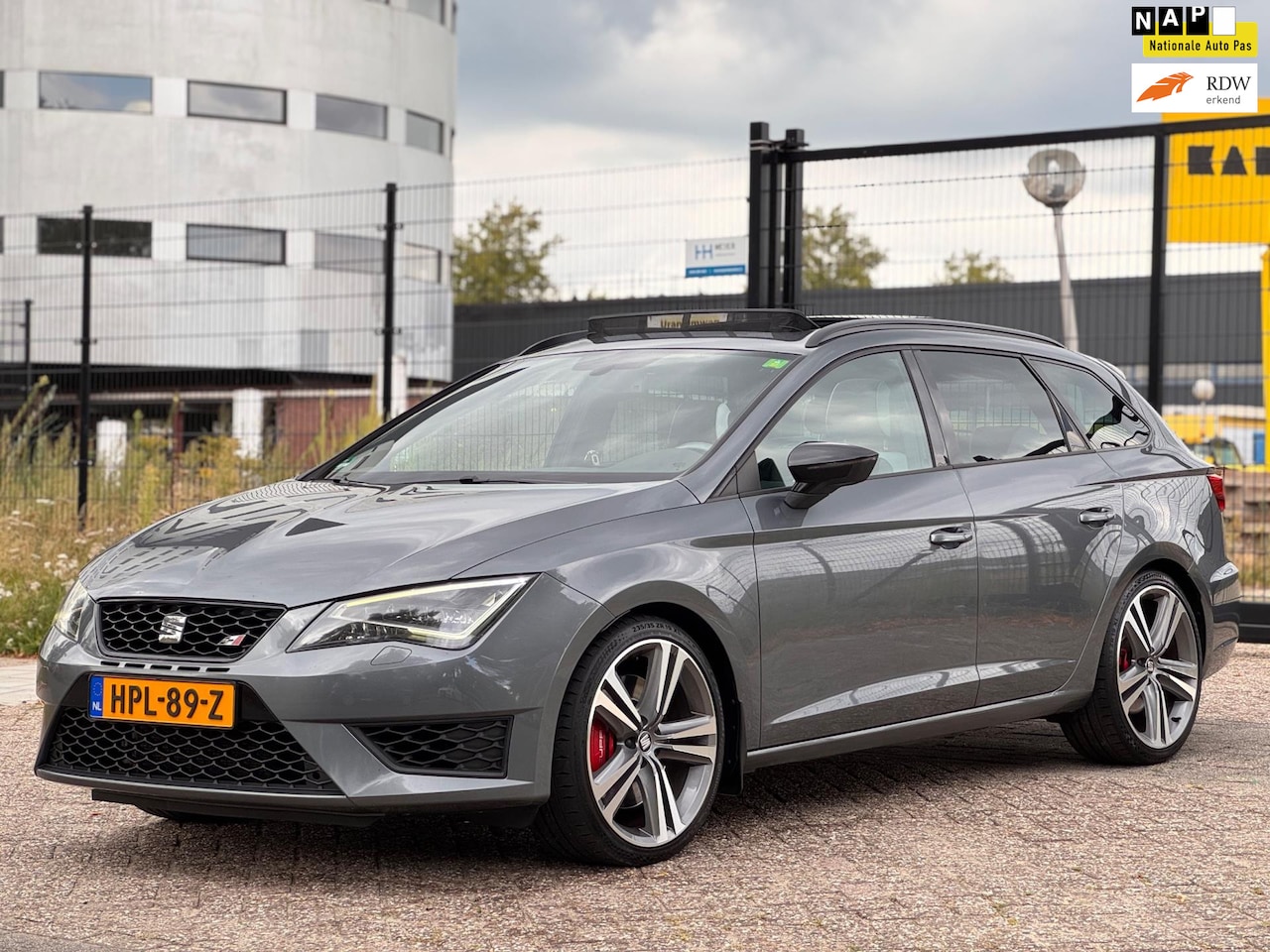 SEAT Leon ST - 2.0 TSI Cupra 280/aut/pano/matrix/psensor/stoelverw - AutoWereld.nl
