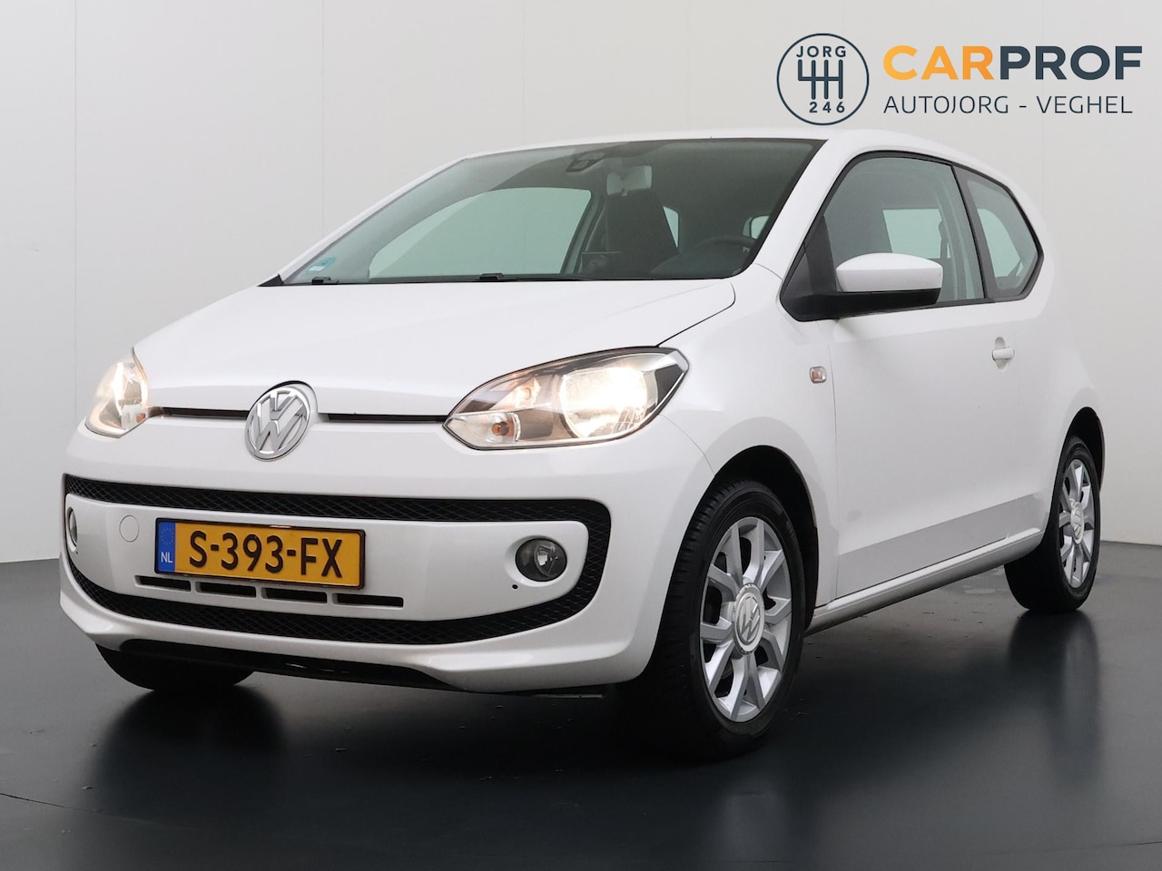 Volkswagen Up! - 1.0 high up! Navigatie Parkeer sensoren Airco - AutoWereld.nl
