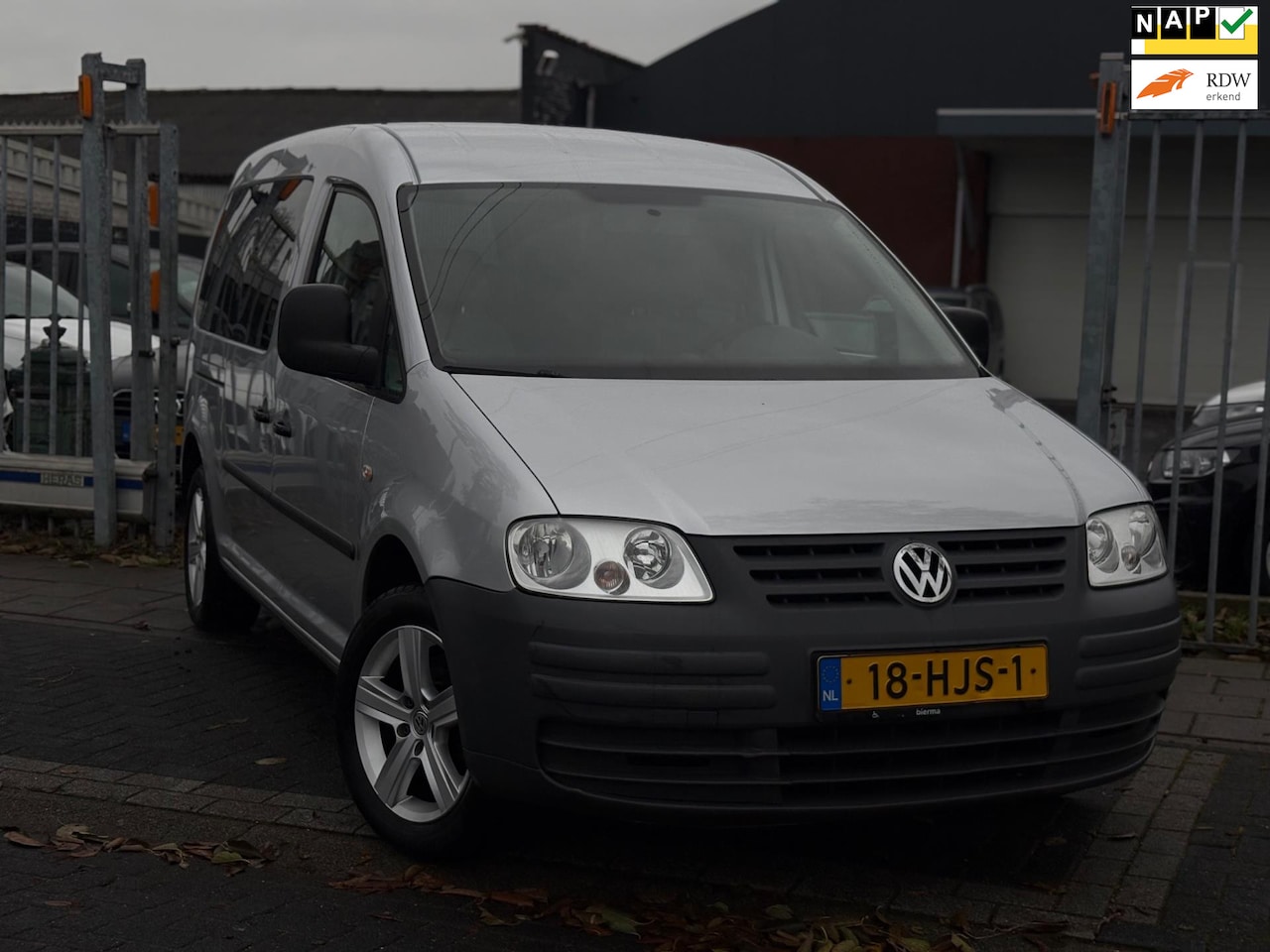 Volkswagen Caddy - 1.6 Trendline 5+1 Rolstoelvervoer | NL Auto | - AutoWereld.nl