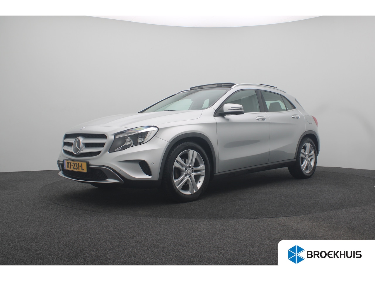 Mercedes-Benz GLA-Klasse - 200 Ambition Comfort | Airco | Bandenspanningscontrolesysteem | Boordcomputer - AutoWereld.nl