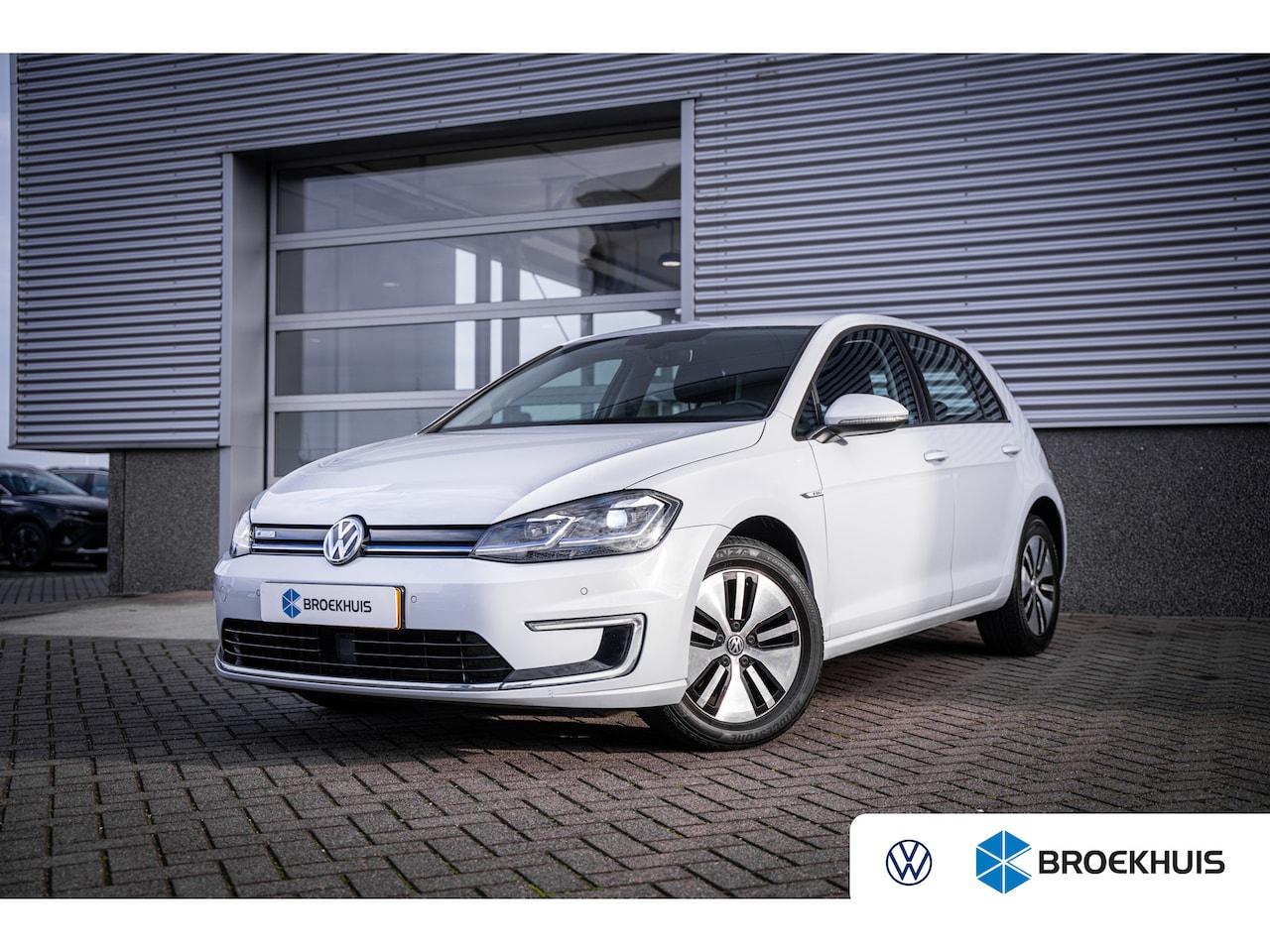 Volkswagen e-Golf - | Airco (automatisch) | Cruise control adaptief | Navigatiesysteem full map + hard disk| A - AutoWereld.nl