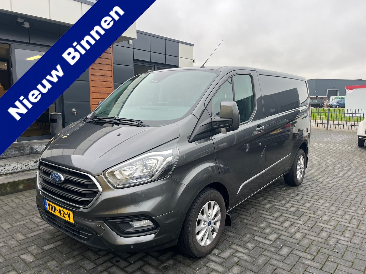 Ford Transit Custom - 280 2.0 TDCI L1H2 Limited Automaat,Pdc,Trekhaak,3-Pers-Navi Bj 2018 Goed onderhouden !! - AutoWereld.nl