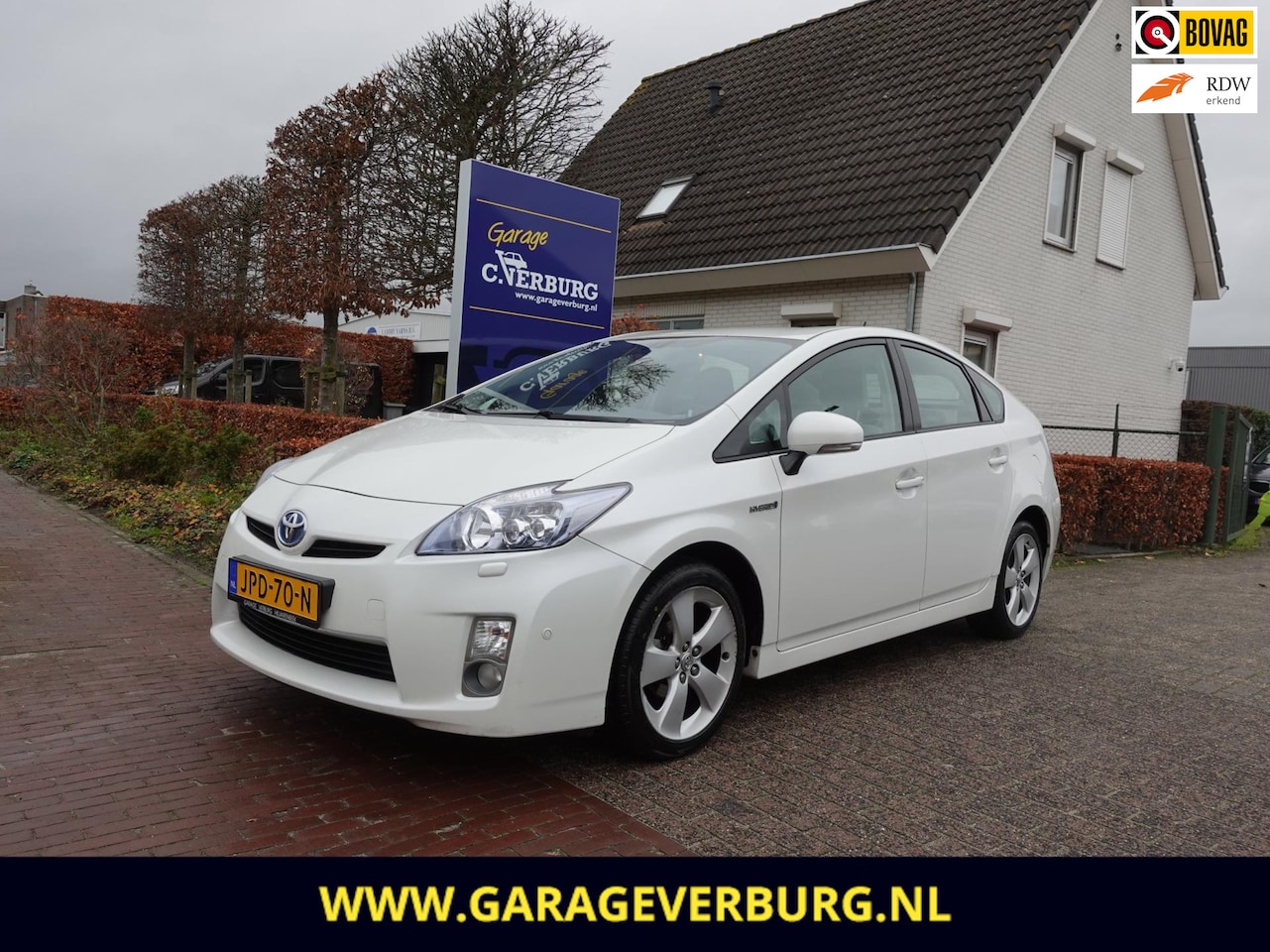 Toyota Prius - 1.8 Executive (Navigatie,Cruise,Camera,Keyless,Leer,HUD,Carplay) - AutoWereld.nl
