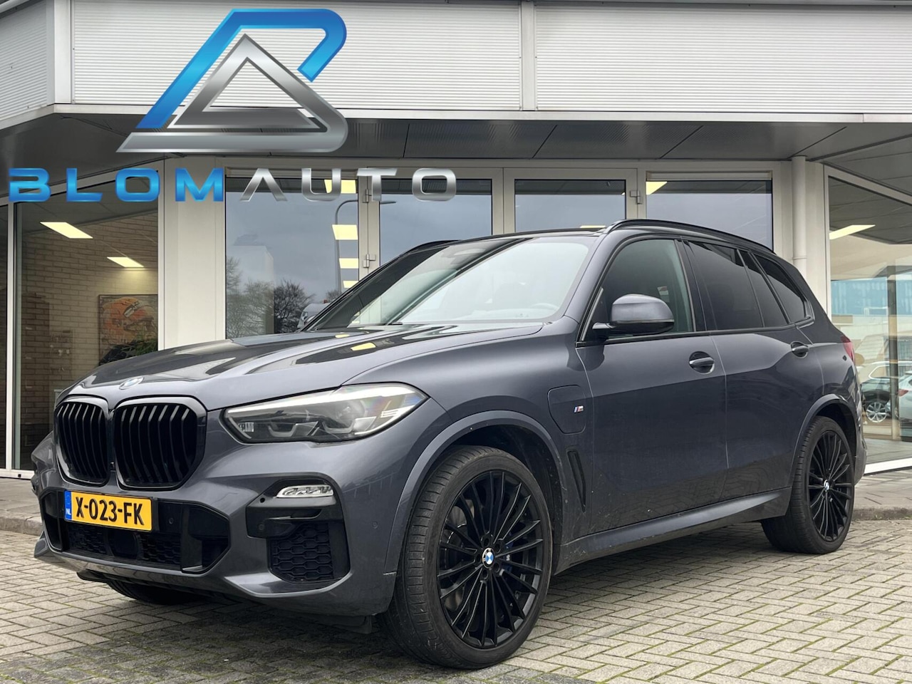 BMW X5 - xDrive45e 395PK M-SPORT 22INCH+KEYLESS+EL. TREKHAAK - AutoWereld.nl