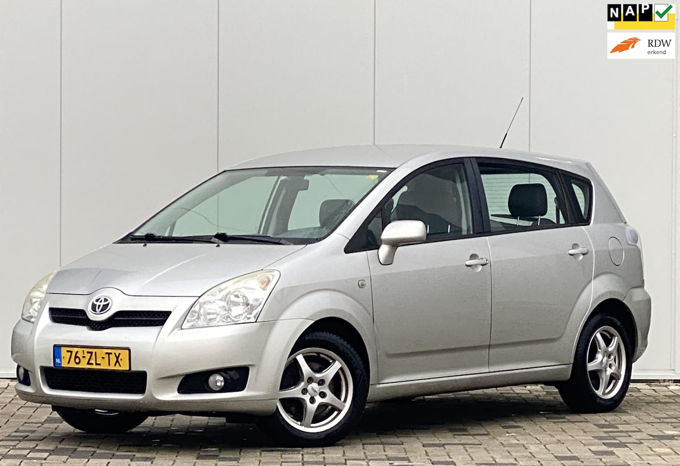 Toyota Verso - 1.8 VVT-i Sol AUTOMAAT 7 PERSOONS AIRCO CLIMA NAVI LEER - AutoWereld.nl