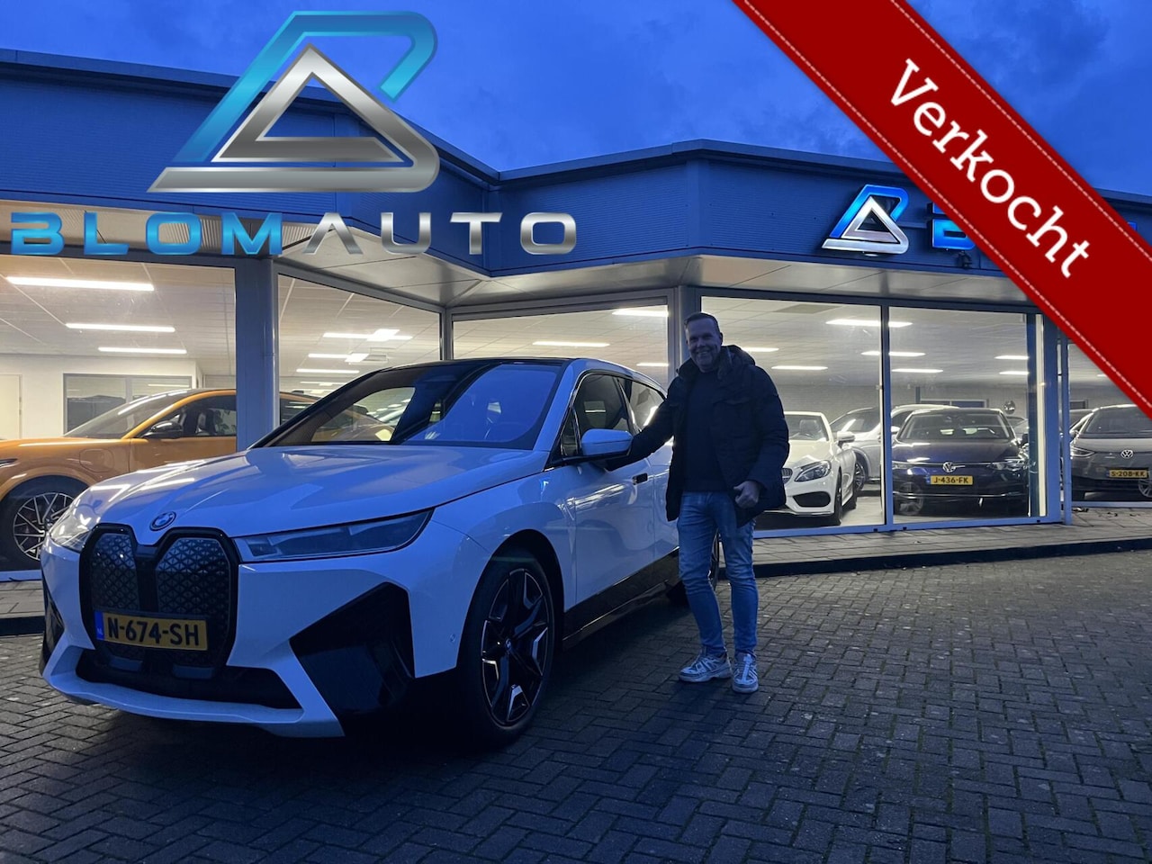 BMW iX - xDrive40 M-SPORT PANO+RUITGESTIKT LEDER+LASER+22INCH - AutoWereld.nl