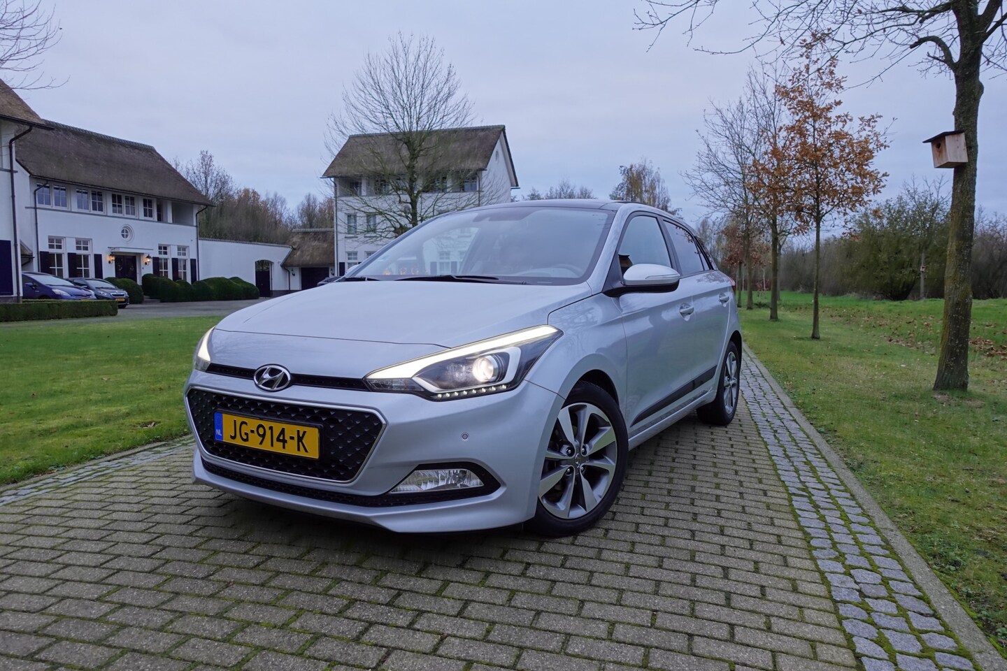 Hyundai i20 - 1.2 HP i-Motion Premium | Pano | Cruise Control | - AutoWereld.nl