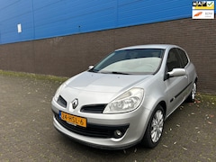 Renault Clio - 1.2-16V Collection | Trekhaak | Cruise Control | Airco | 16” LM Velgen | Isofix | Multistu