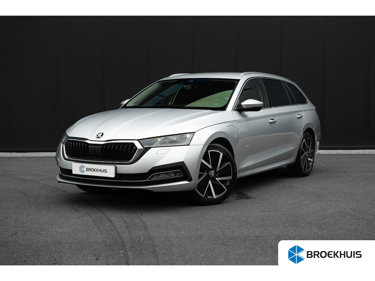 Skoda Octavia Combi - 1.4 TSI iV PHEV Business Edition Plus | Leder interieur | Adapt. Cruise | Head-Up | Camera - AutoWereld.nl