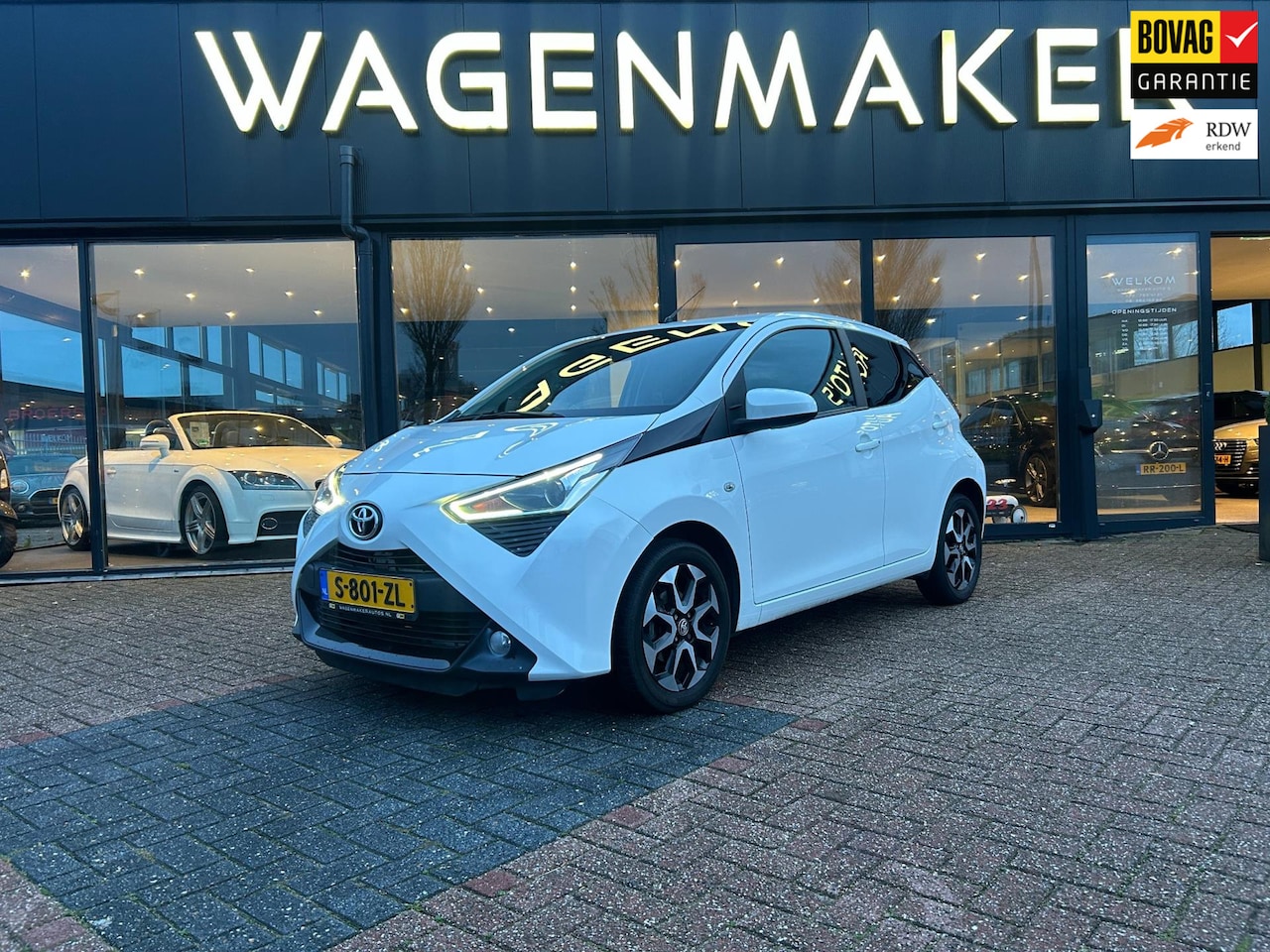 Toyota Aygo - 1.0 VVT-i x-play AUTOMAAT|Clima|CAM|Carplay|TEL - AutoWereld.nl