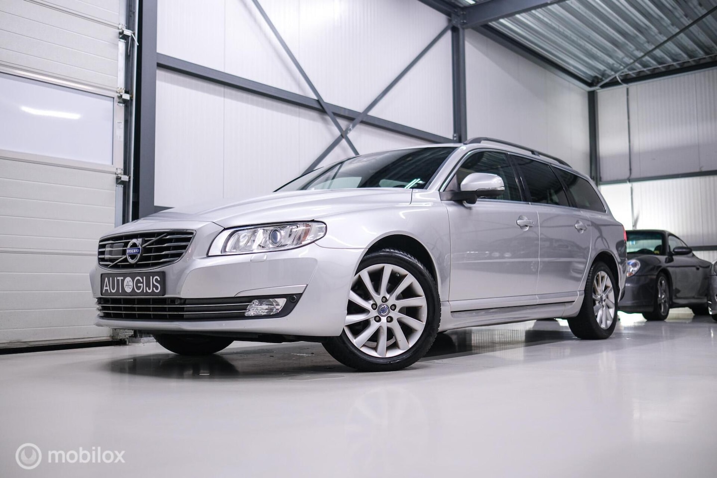 Volvo V70 - 2.0 D4 Summum | Adaptive | Blis | Schuifdak | Trekhaak | Dealer onderhouden | Leder | Memo - AutoWereld.nl