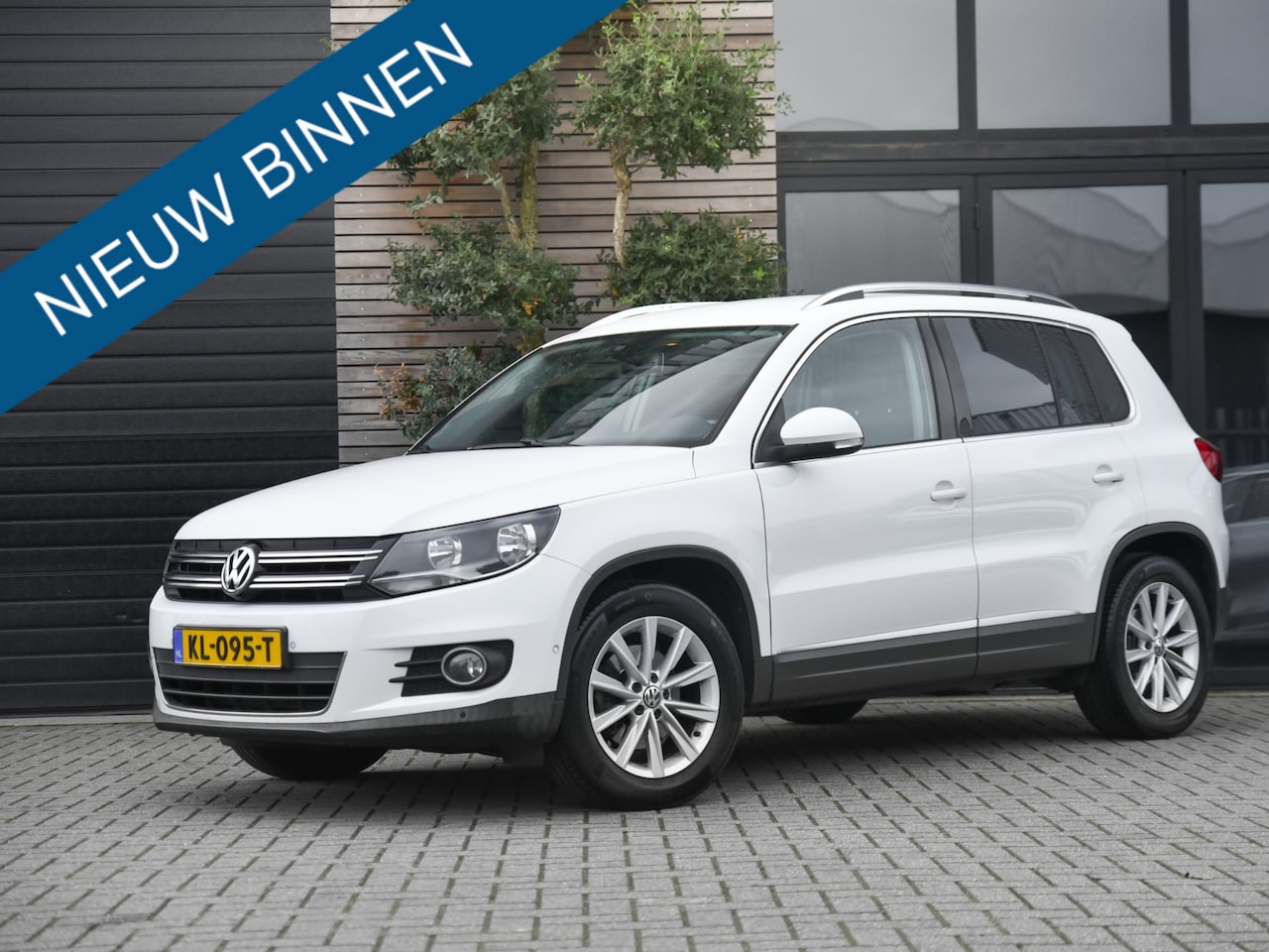 Volkswagen Tiguan - 1.4 TSI Sport&Style Navi Clima Cruise Alcantara - AutoWereld.nl