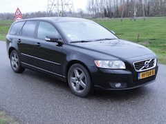 Volvo V50 - 2.0 D4 Kinetic met NAVIG l ECC I XENON I LEER I TREKHAAK
