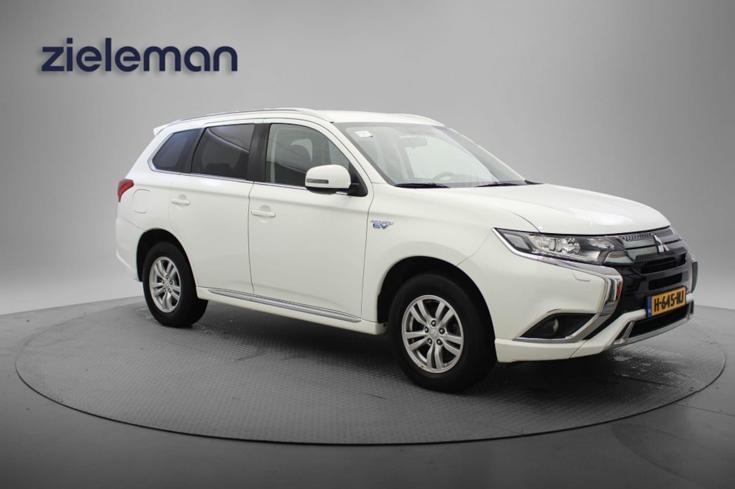 Mitsubishi Outlander - 2.4 PHEV Pure - Navi, Camera, Stoelverw. - AutoWereld.nl