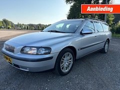 Volvo V70 - 2.4 T / AUTOMAAT / AIRCO / CRUISE / VAKANTIE AANBIEDING