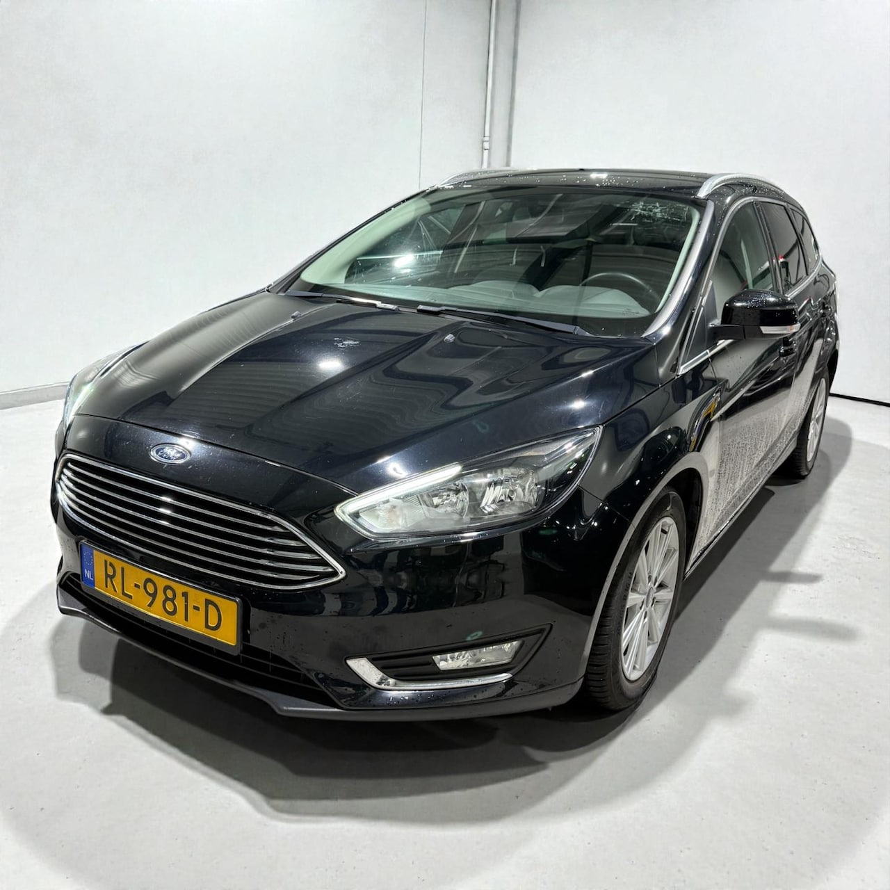 Ford Focus Wagon - 1.0 Titanium 1e eigenaar dealer onh - AutoWereld.nl
