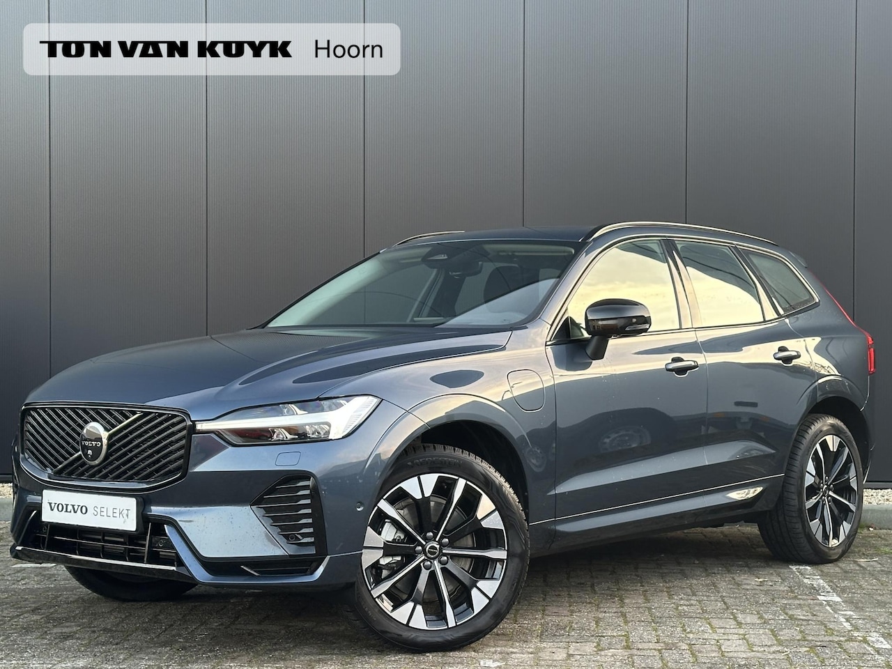 Volvo XC60 - 2.0 T6 Plug-in hybrid AWD Ultra Dark Display Gen. 2 / Panorama dak / Head-up display / Har - AutoWereld.nl