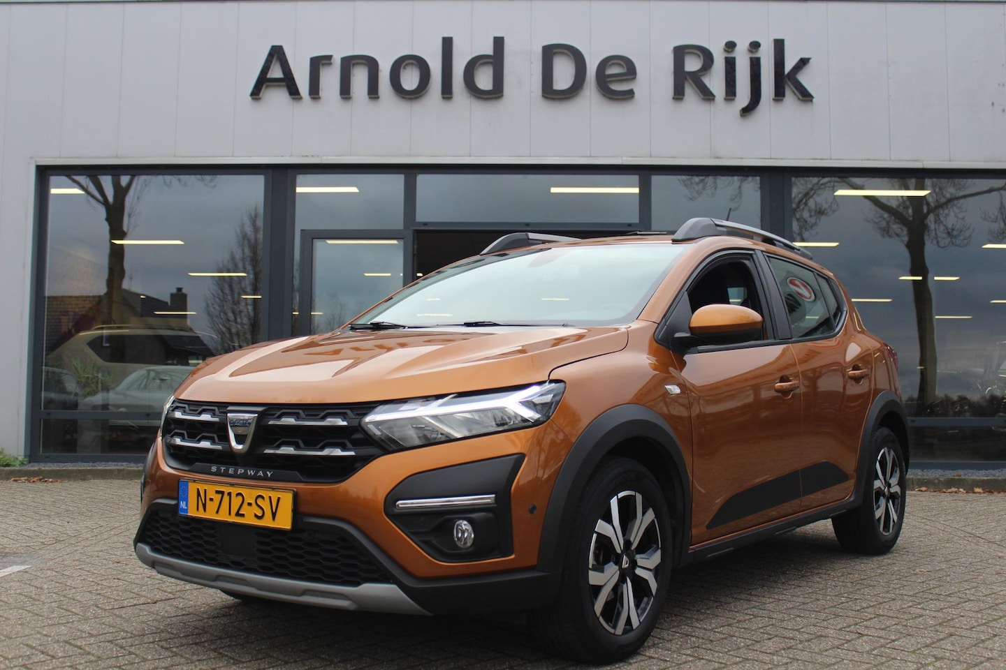 Dacia Sandero Stepway - 1.0 TCe 100 Bi-Fuel Comfort 1.0 TCe 100 Bi-Fuel Comfort - AutoWereld.nl
