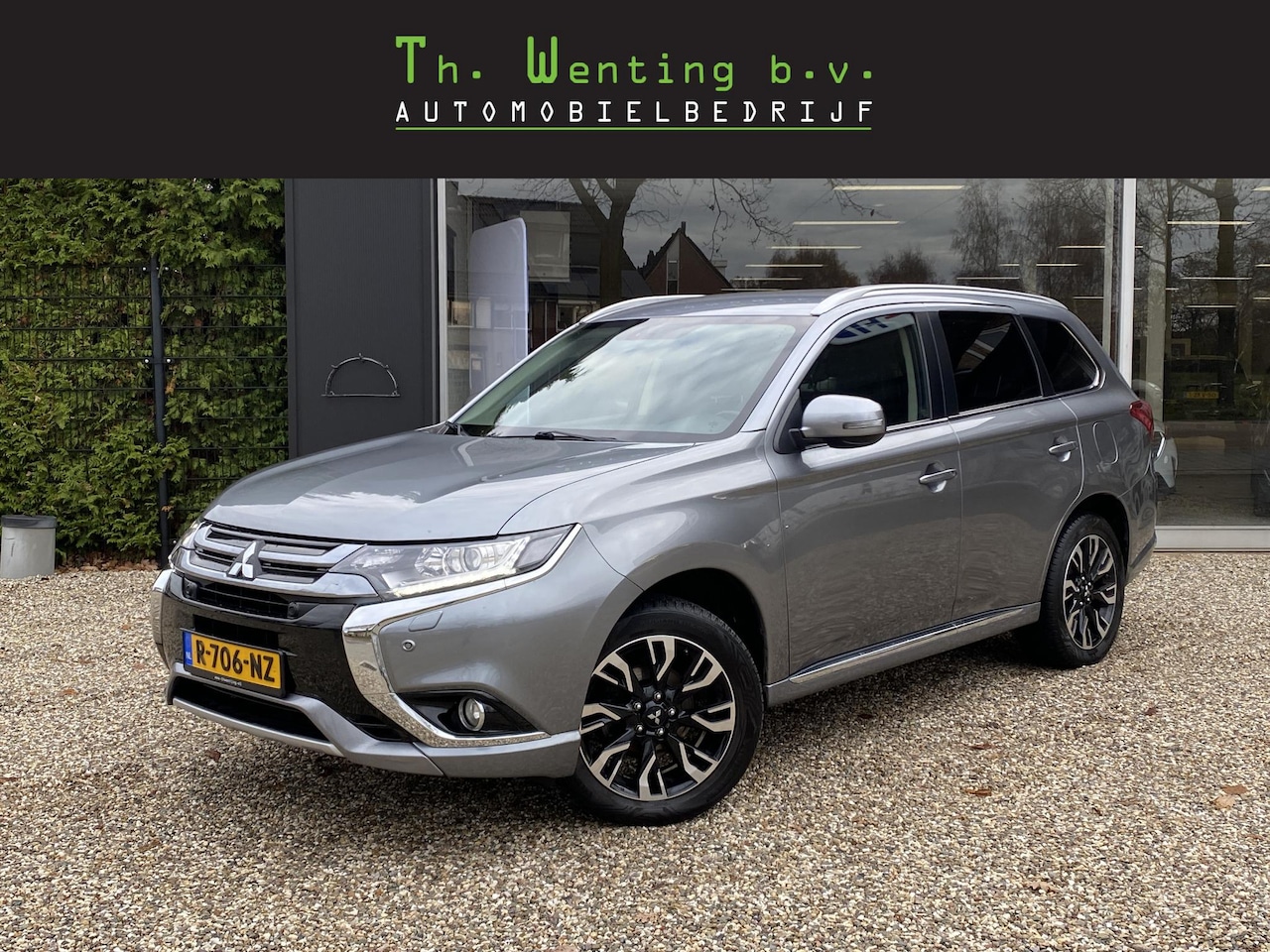 Mitsubishi Outlander - 2.0 PHEV Executive Edition | Stoelverwarming | Achteruitrijcamera | Keyless Entry | Naviga - AutoWereld.nl
