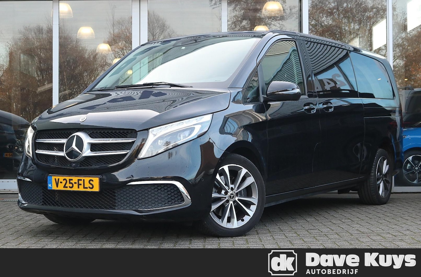 Mercedes-Benz V-klasse - 300d Extra Lang DC | Distronic | Leer | Burmester - AutoWereld.nl