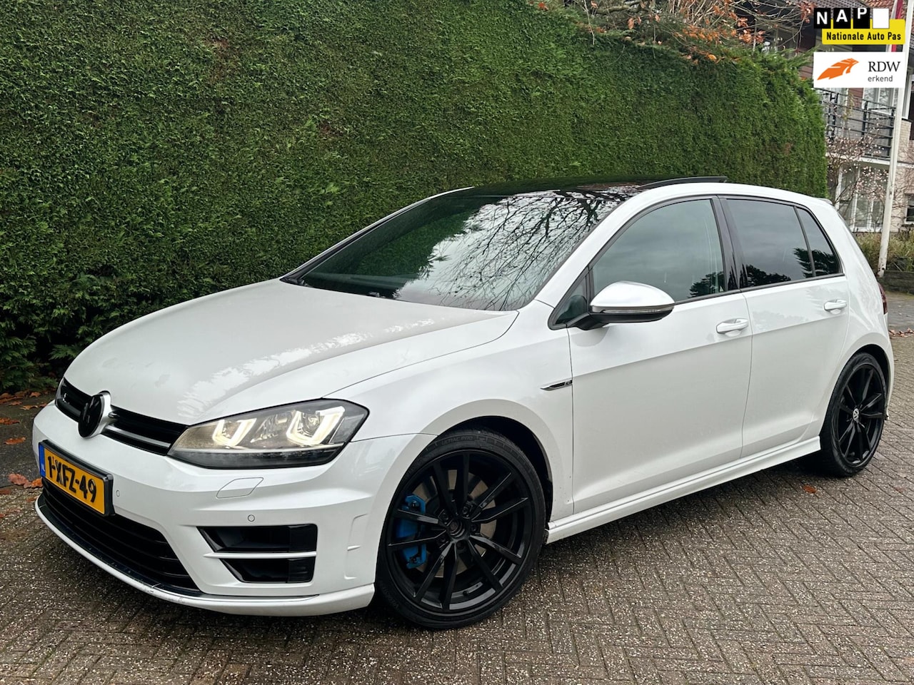 Volkswagen Golf - 2.0 TSI R 4Motion Pano/Leer/Keyless/RijdGoed - AutoWereld.nl