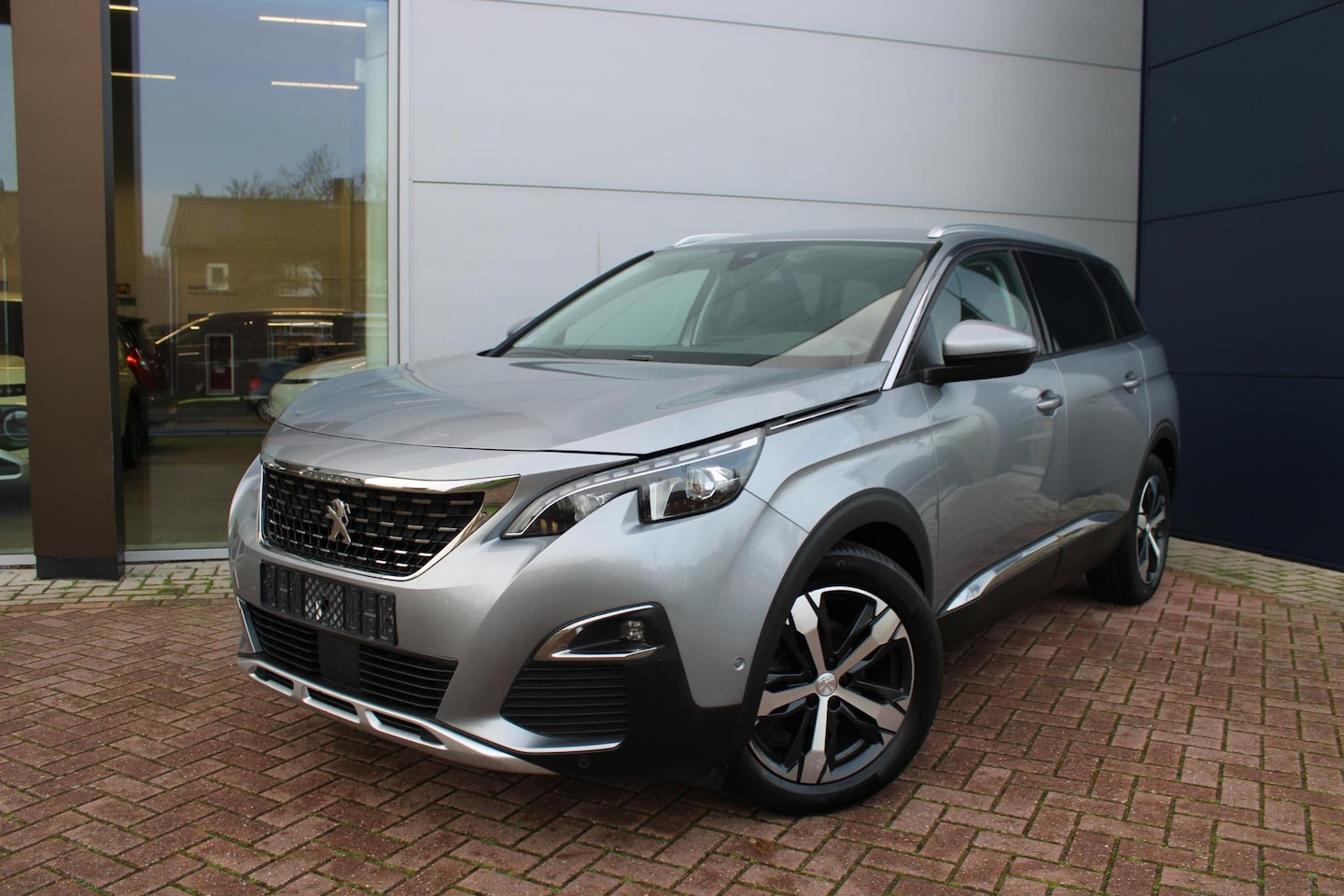 Peugeot 5008 - 1.2 PureTech 130PK Allure Pack Automaat 7-zits Airco Navi Camera Carplay 53.475km - AutoWereld.nl
