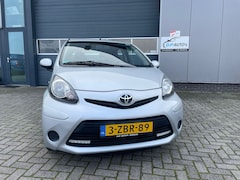 Toyota Aygo - 1.0-12V Aspiration Green Navigator 5 Deurs Hatchback   met o.a. Airco / Radio - CD  / LED dagrijverlichting Etc!