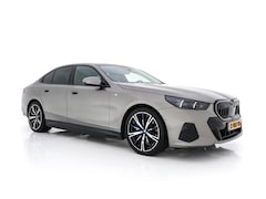 BMW i5 - eDrive 40 M-Sport 84 kWh [ 3-Fase ] { SOH-96% } (INCL-BTW) *PANO | HEAD-UP | TWO-TONE-LUXU