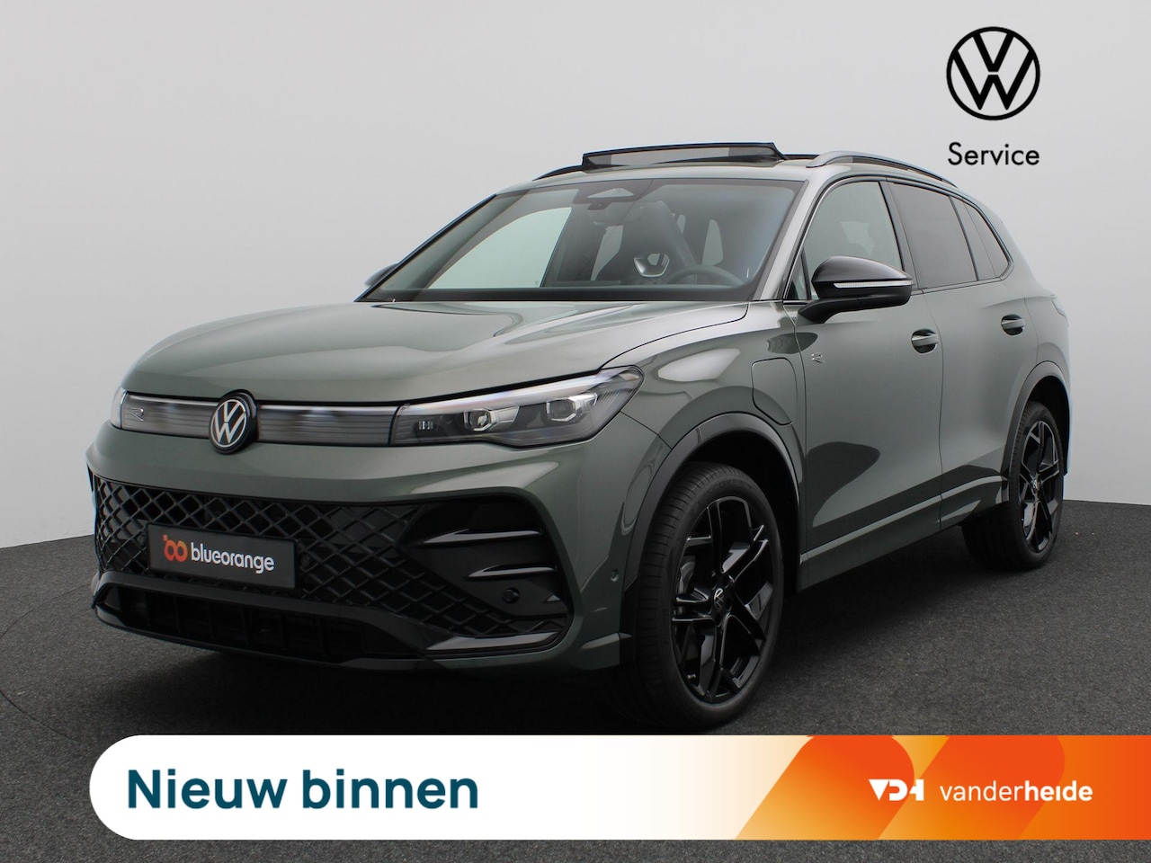 Volkswagen Tiguan - 1.5 eHybrid R-Line Edition Pano-Schuifdak, 20" LM Velgen, Trekhaak, Black Style, Navi via - AutoWereld.nl