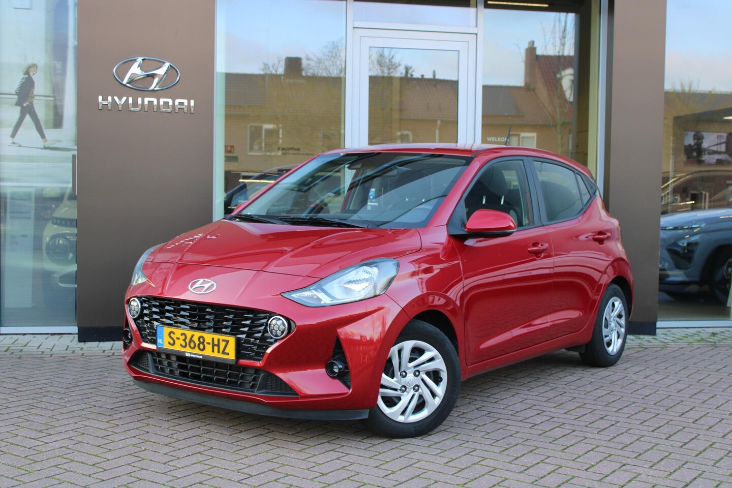 Hyundai i10 - 1.0 Comfort Smart 18.866KM - ACHTERUITRIJCAMERA - NAVIGATIE - AutoWereld.nl