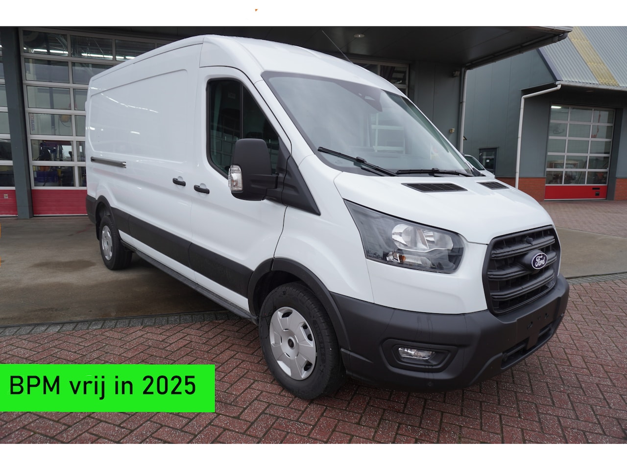 Ford Transit - 350 2.0 TDCI 130PK L3H2 Trend nr. V137 | Airco | Cruise | Trekhaak | Apple cp-Android auto - AutoWereld.nl