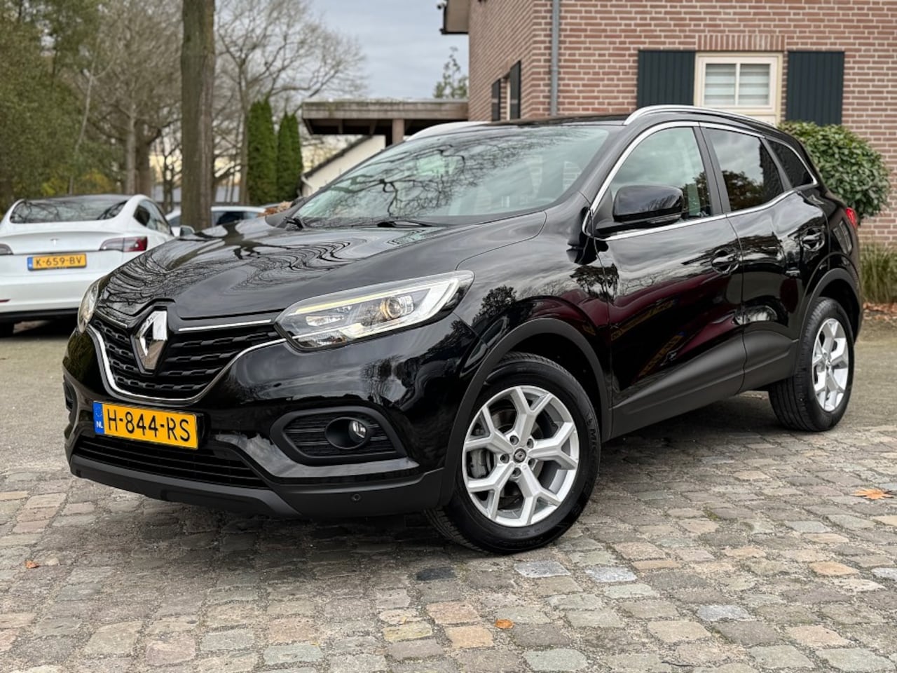 Renault Kadjar - 1.3 TCe autom Zen ecc,navigatie,led,lmv,trekhaak,chroom,pdc - AutoWereld.nl