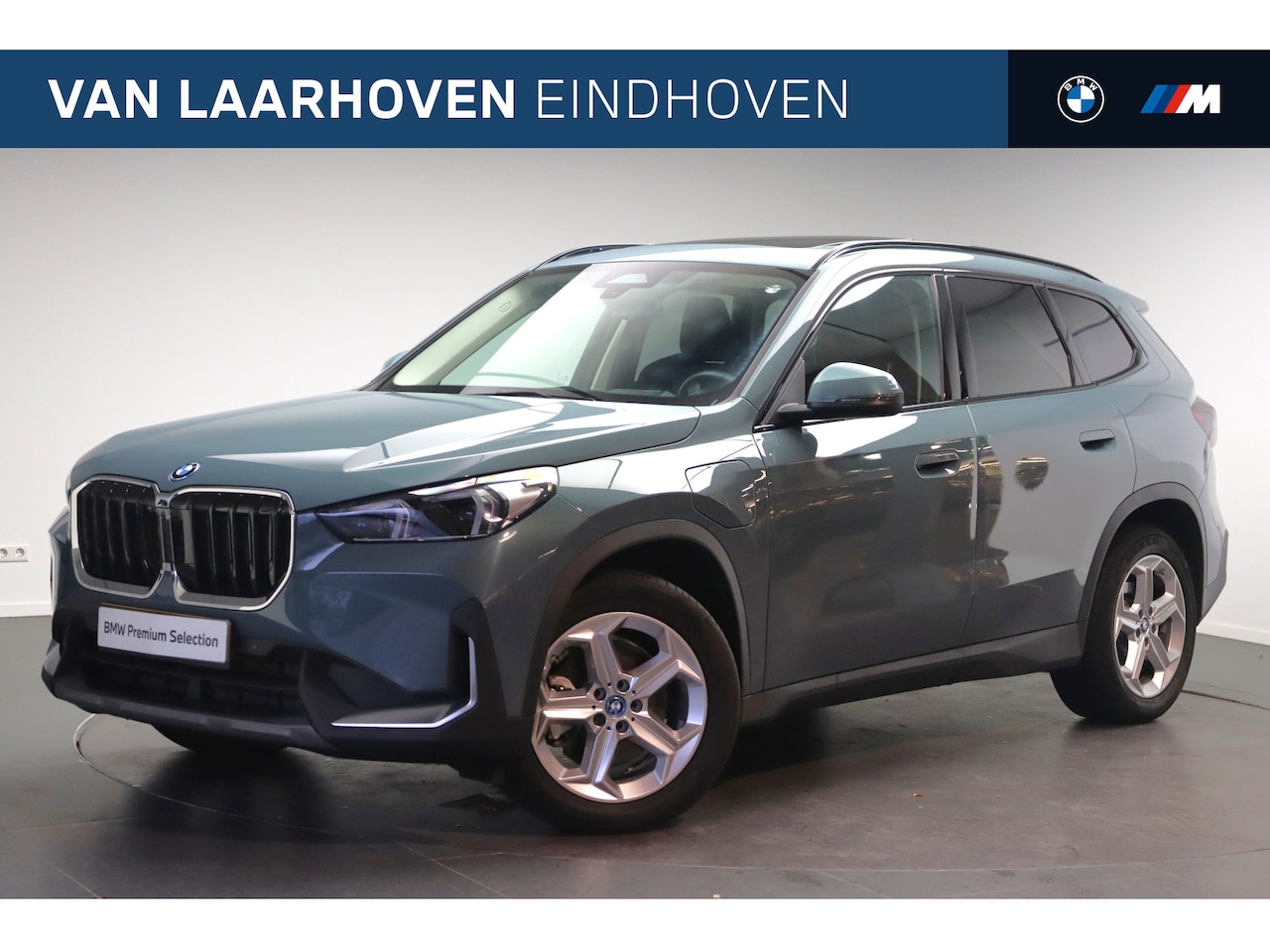 BMW X1 - xDrive25e Automaat / Panoramadak / Sportstoelen / Adaptieve LED / Achteruitrijcamera / Com - AutoWereld.nl