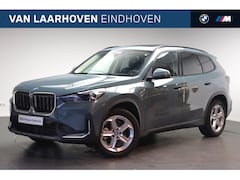 BMW X1 - xDrive25e Automaat / Panoramadak / Sportstoelen / Adaptieve LED / Achteruitrijcamera / Com