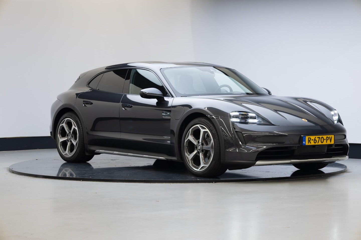 Porsche Taycan Cross Turismo - 4 93 kWh 4 93 kWh - AutoWereld.nl