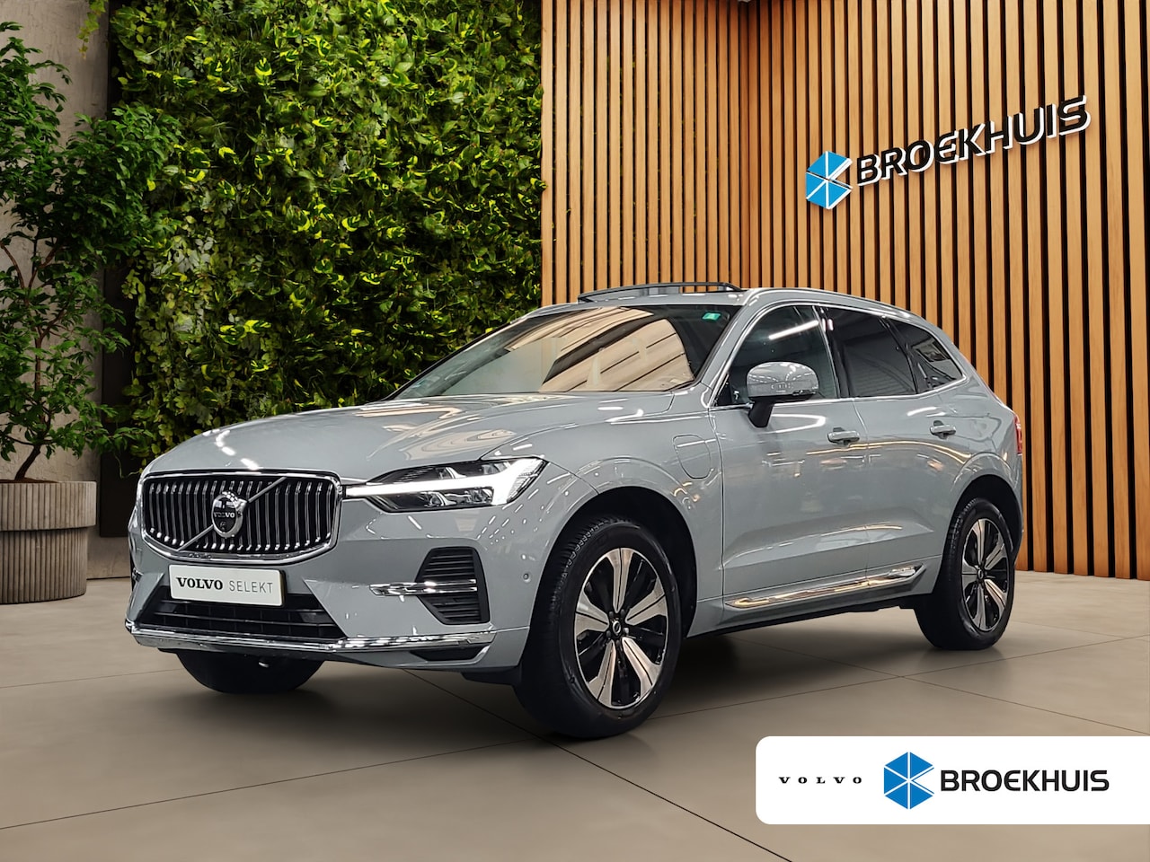 Volvo XC60 - 2.0 T8 Plug-in hybrid AWD Plus Bright 360 cam Trekhaak leder - AutoWereld.nl