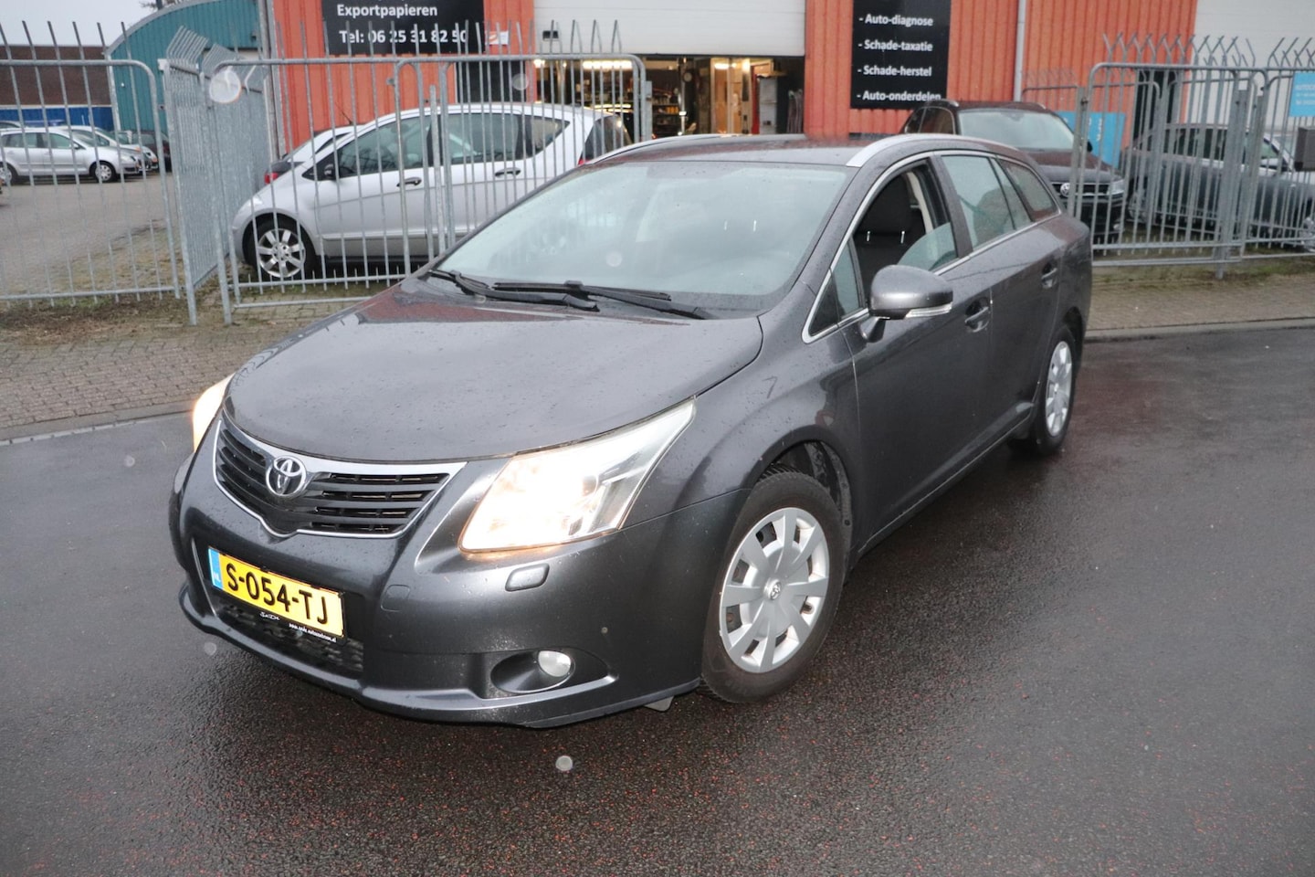 Toyota Avensis Wagon - 1.6 VVT-i Comfort Jaar garantie - AutoWereld.nl
