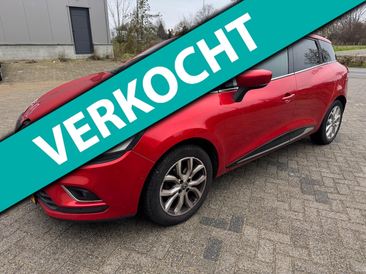 Renault Clio Estate - 1.5 dCi Ecoleader Intens keyless Pano Led Bose - AutoWereld.nl