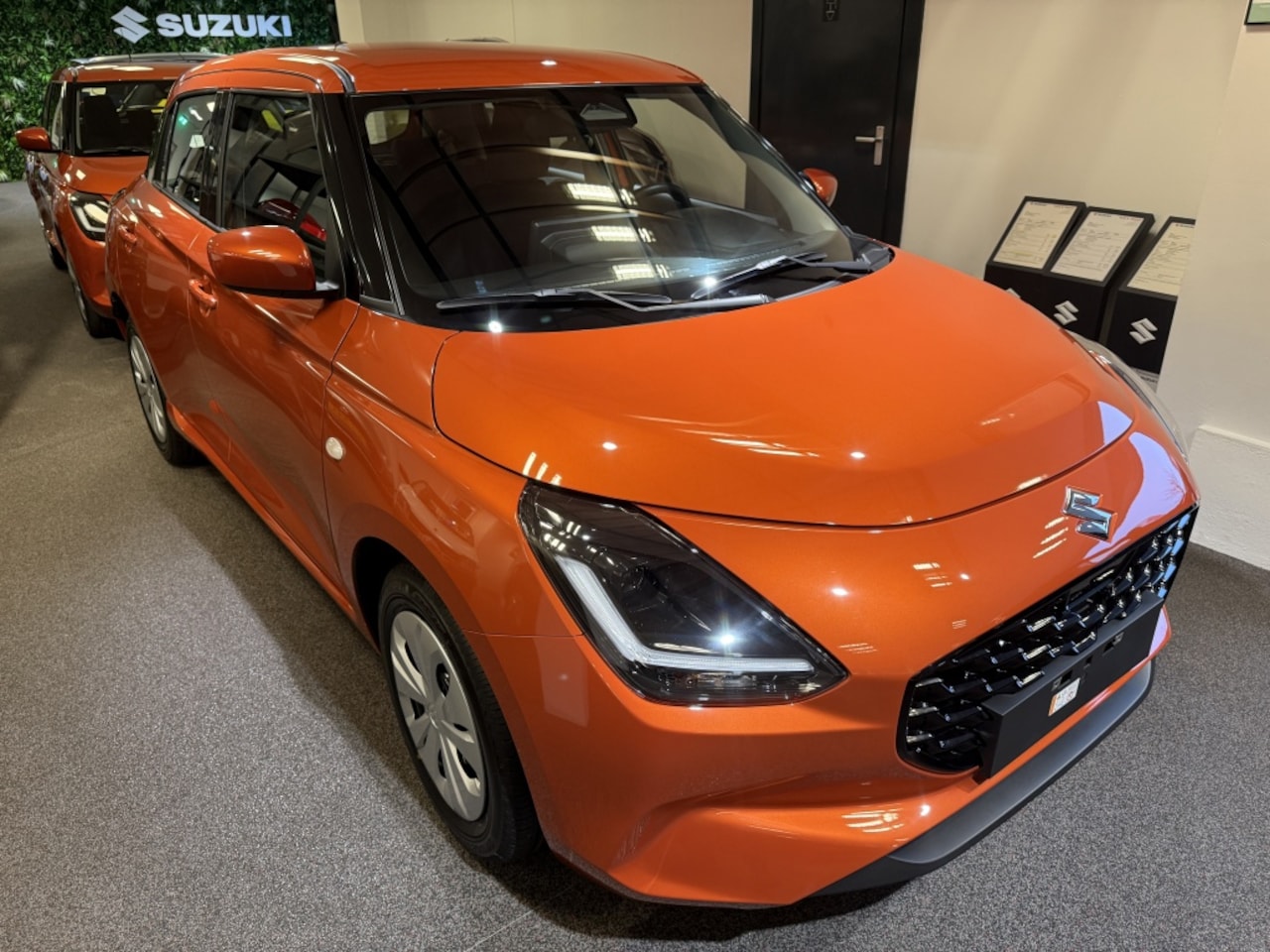 Suzuki Swift - NIEUWE AUTO 10 JAAR GARANTIE 1.2 Comfort Sm.Hyb. HOGE KORTING EXCL. BTW € 17.750,- - AutoWereld.nl