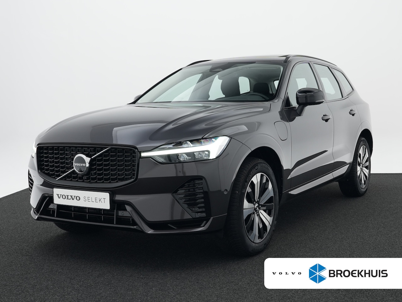 Volvo XC60 - 2.0 T6 Plug-in hybrid AWD Plus Dark | 360° Camera | Panoramadak | Trekhaak | BLIS | Adapti - AutoWereld.nl
