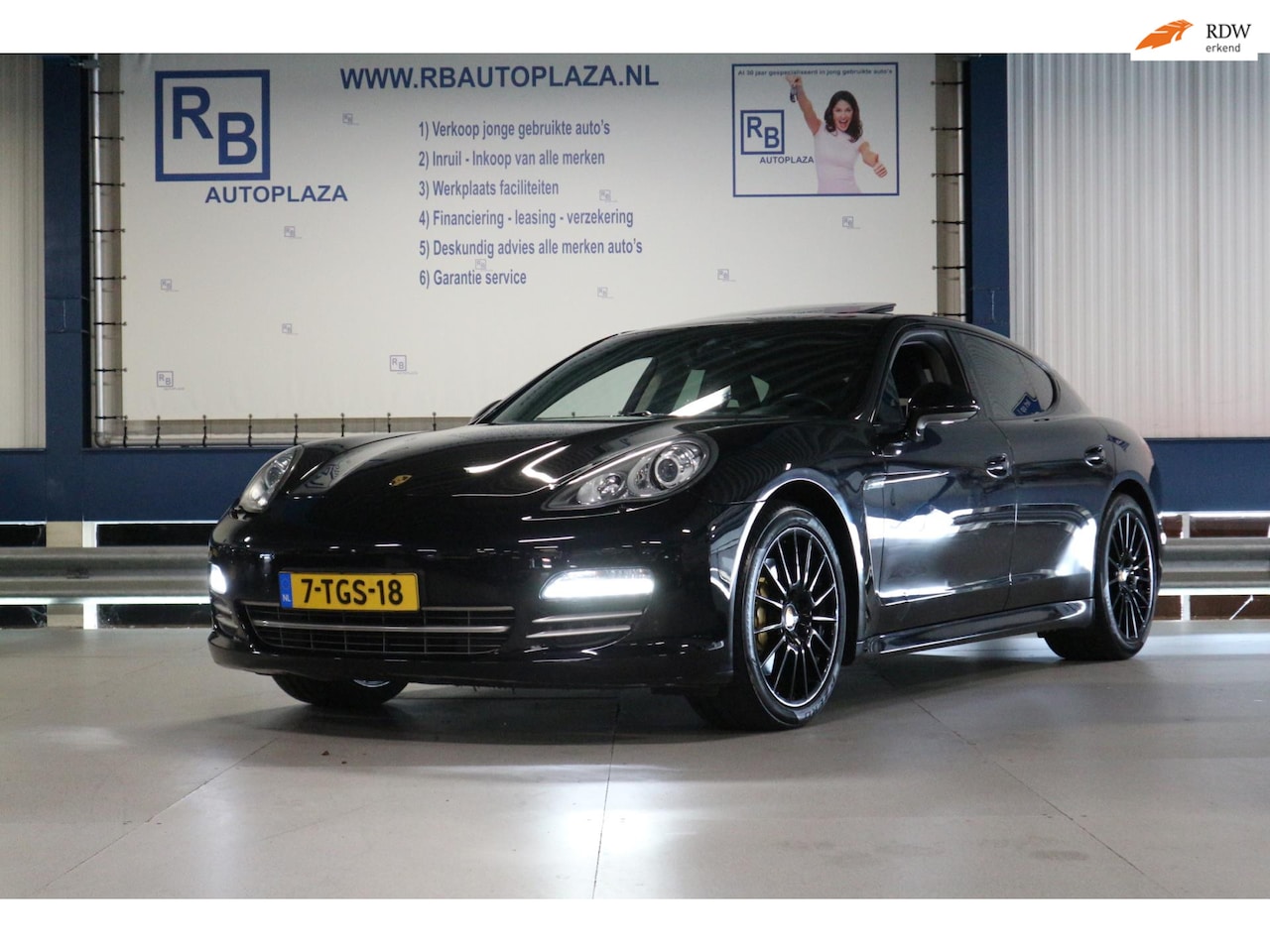 Porsche Panamera - 3.6 4 Platinum Edition / BLACK ON BLACK / FULL SERVICE HISTORIE ! ! ! - AutoWereld.nl