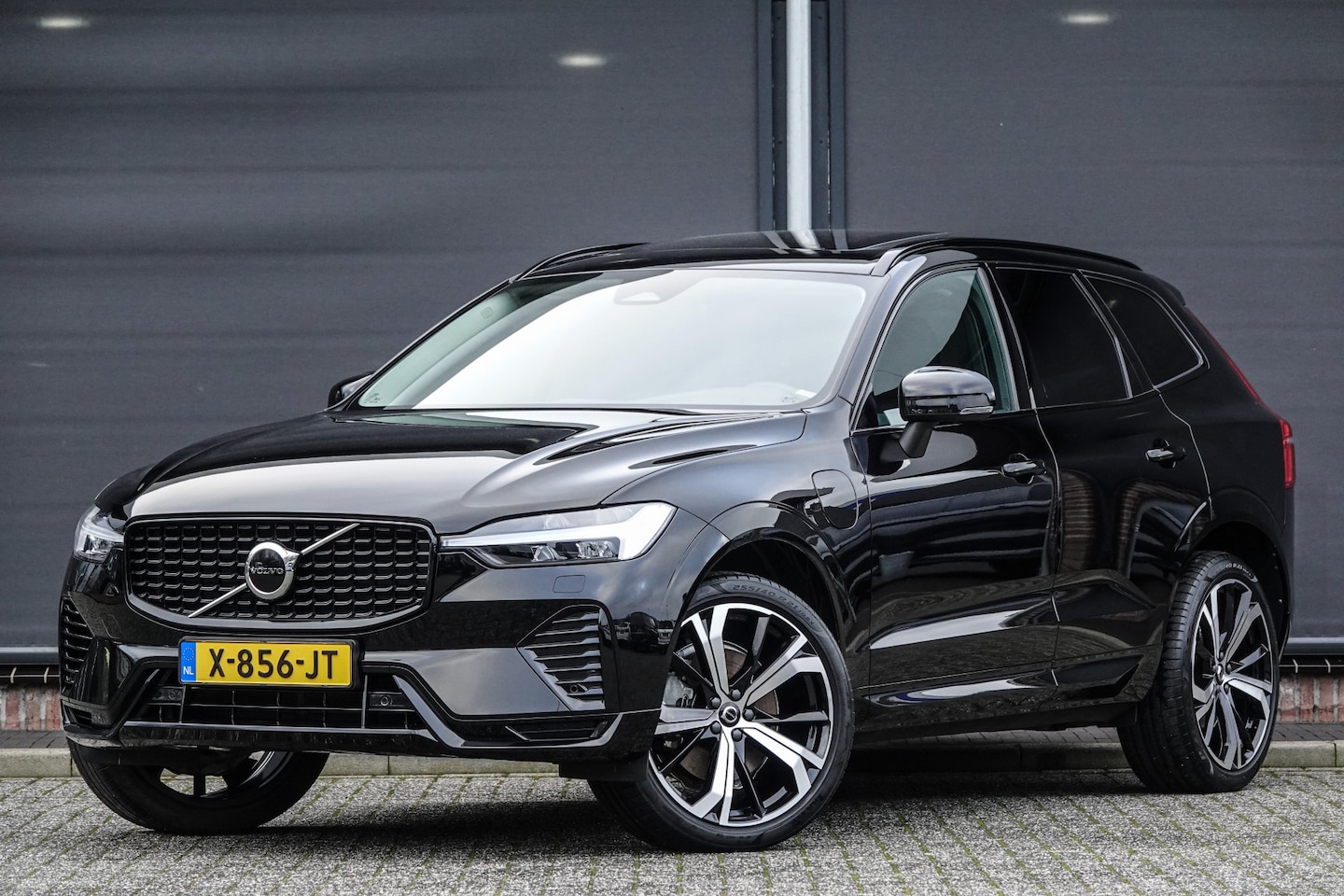 Volvo XC60 - 2.0 T8 Recharge 455Pk Aut. | Plug-in hybrid | Plus Dark | AWD | Achteruitrijcamera | Panor - AutoWereld.nl
