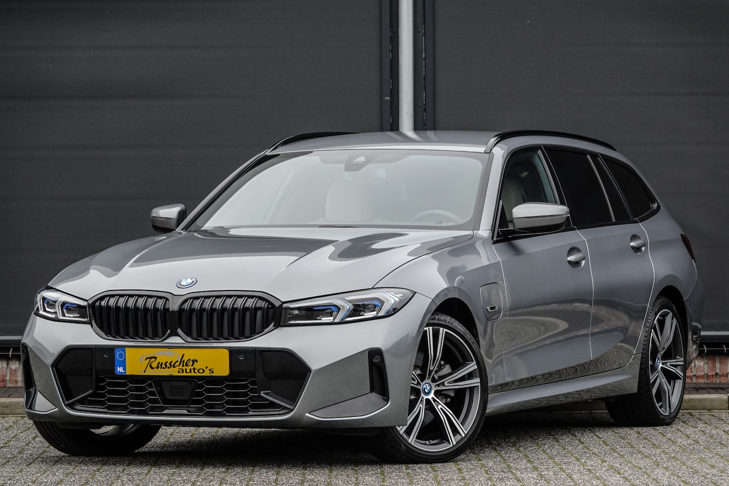 BMW 3-serie Touring - 330e 292Pk Aut. | Plug-In Hybrid | M-Sport | X-Drive | Head-Up Display | LED | 19'' | Skys - AutoWereld.nl